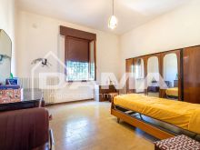 Casa Indipendente con Ampio Parco e Capannone a Villanova 50