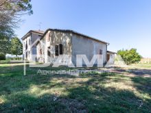 Casa Indipendente con Ampio Parco e Capannone a Villanova 59