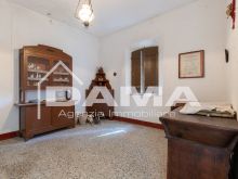 Casa Indipendente con Ampio Parco e Capannone a Villanova 68