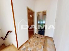Villetta a schiera con corte privata, due camere matrimoniali e ampi spazi accessori_disimpegno12