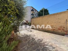 Villetta a schiera con corte privata, due camere matrimoniali e ampi spazi accessori_esterno3