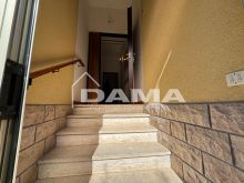Villetta a schiera con corte privata, due camere matrimoniali e ampi spazi accessori_ingresso6