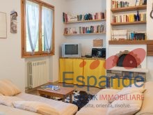 Soggiorno con camino e forno