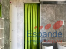 Bagno con zona lavanderia