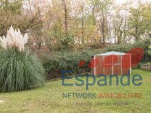 Giardino con rimessa