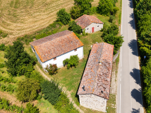 Tenuta rurale tra campi e vigneti