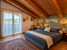 Camera da letto mansardata accogliente