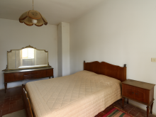 Camera da letto vintage con dettagli di legno