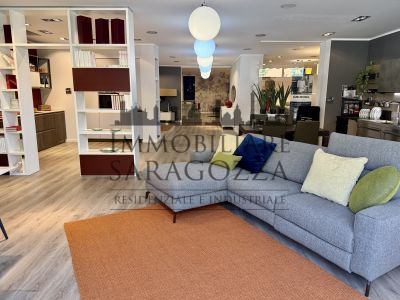 SHOWROOM