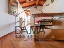 camera soppalco con ingresso altana